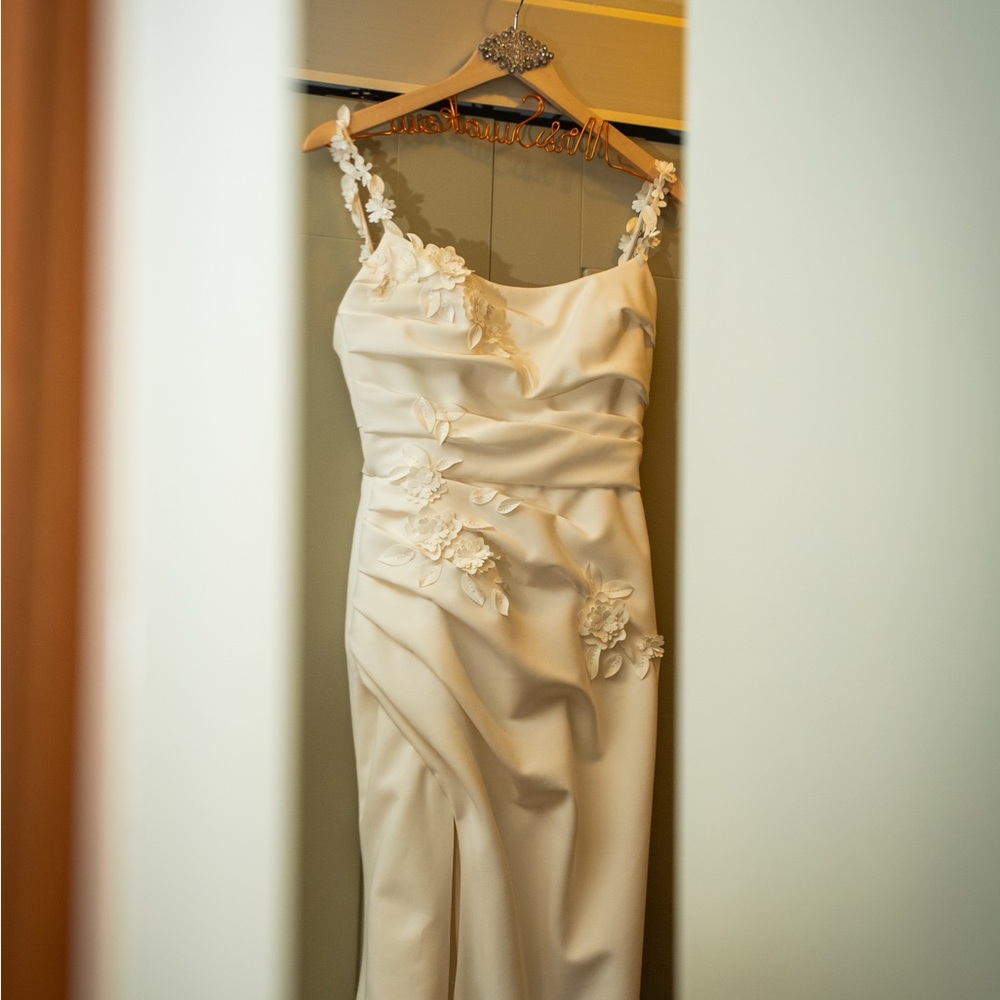 Elegant Cream Wedding Dress